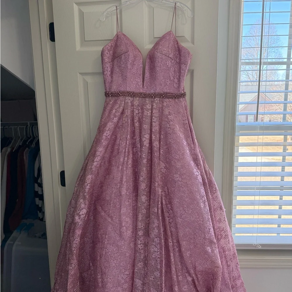 COLORS Prom / Pageant - Picture 3 of 7